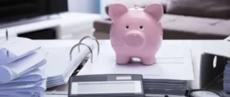 Копилка на столе